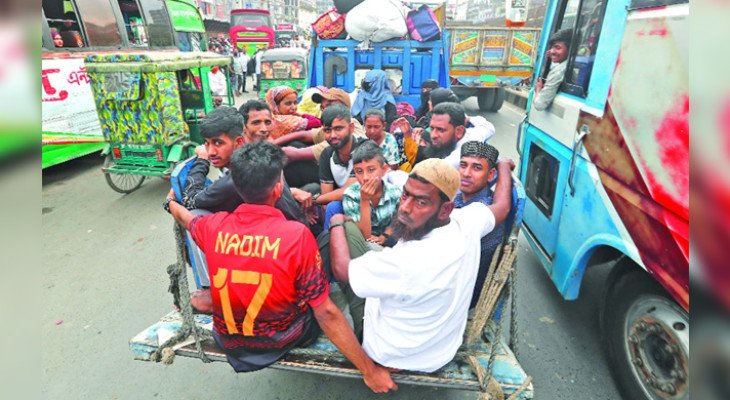স্বজনের কাছে ফিরছে সবাই, রাজধানীজুড়ে ভিড় ঈদযাত্রায়